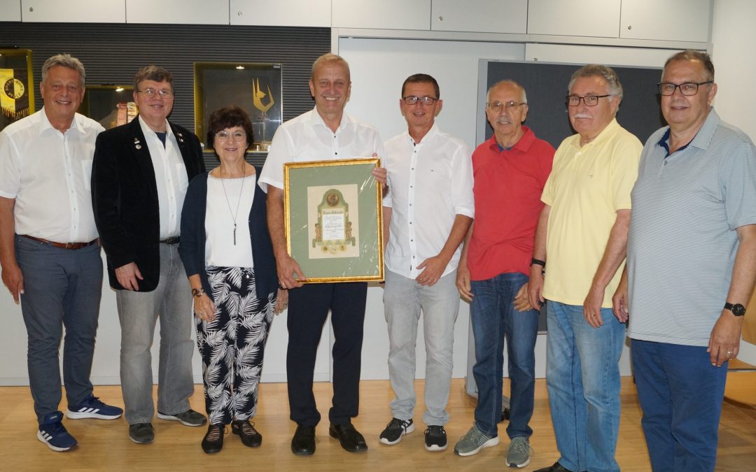 Schwarzweller erhält Christian-Löffler-Urkunde