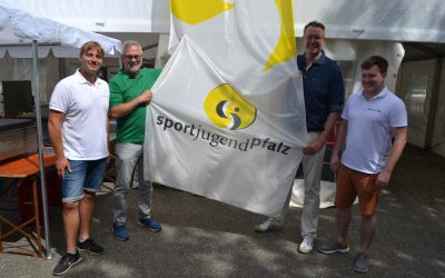 Minister Alexander Schweitzer im La Ola Camp